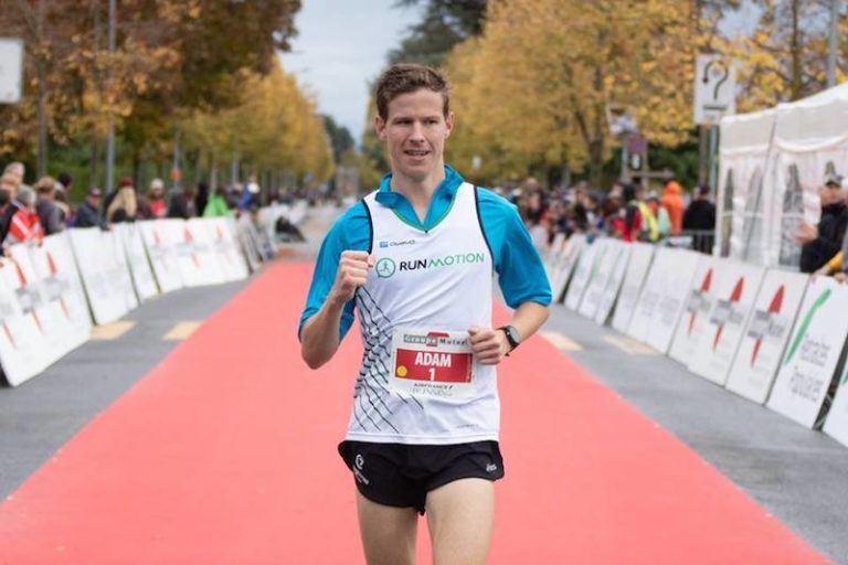 Guillaume Adam en la meta del Maratón de Lausana