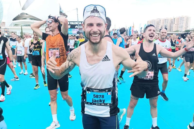 Jacky después de su Maratón de Valencia, una vez cruzada la línea de meta