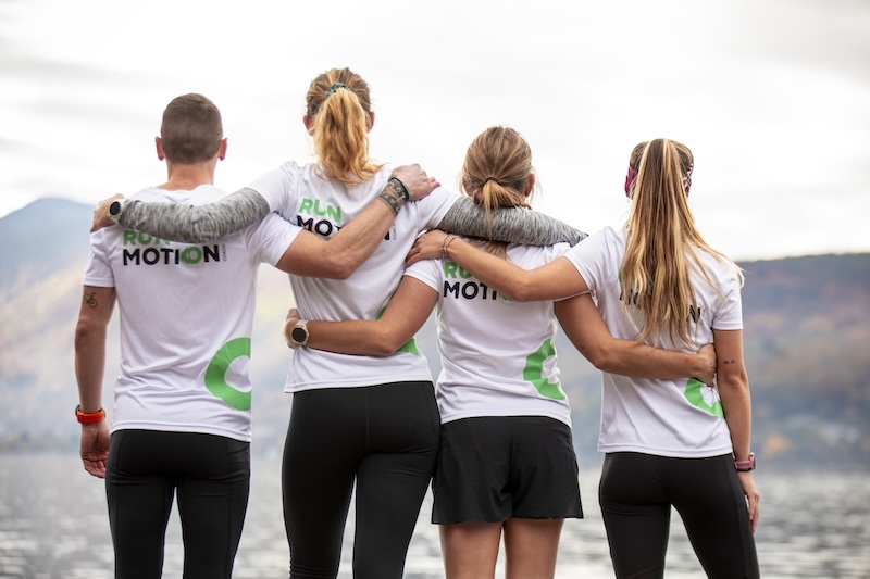 Equipo de RunMotion Coach trabajando para mejorar tu rendimiento en running y deportes de resistencia.