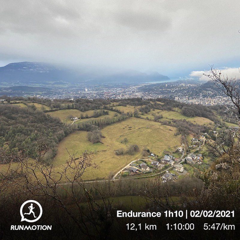 Recorrido de trail running a La Croix de la Coche en Chambéry, ruta de montaña escénica.