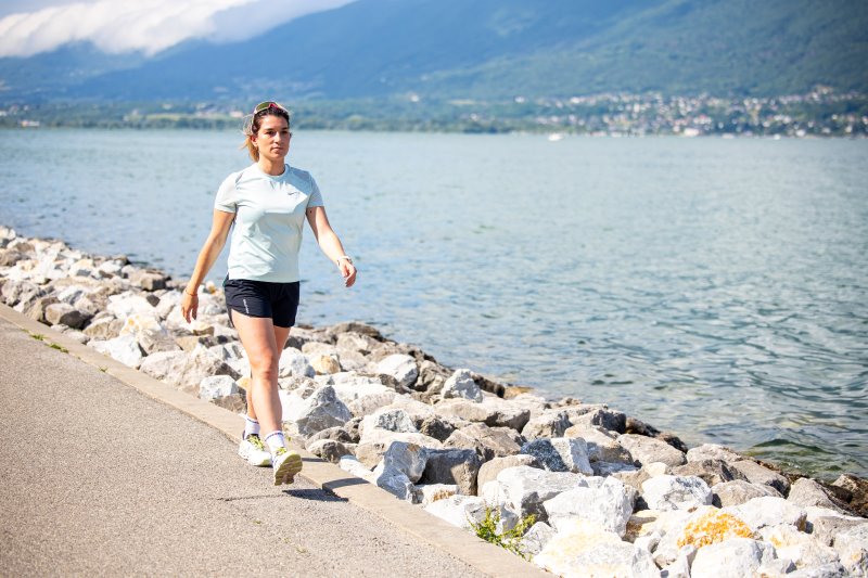 Comparativa de correr o caminar para adelgazar, con guía para quemar grasa y perder peso.