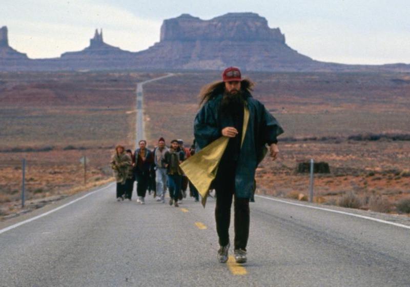 Forrest Gump corriendo resistencia por Estados Unidos, épica de 25.000 km en ruta.
