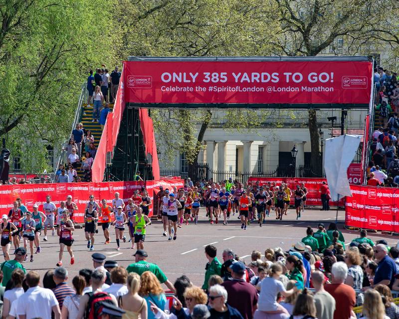 Corredor revisa el proceso de inscripción al Maratón de Londres y el recorrido de la carrera.