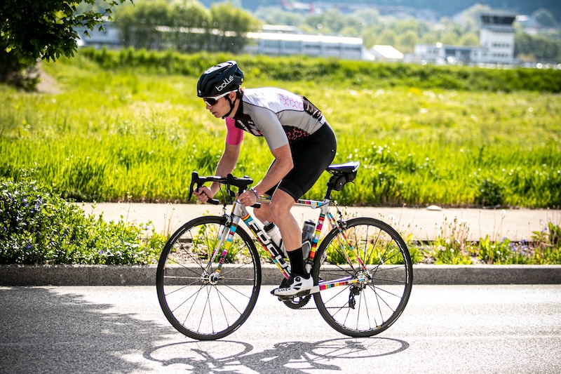 Plan de entrenamiento de triatlon sprint en 12 semanas con natacion ciclismo y carrera.