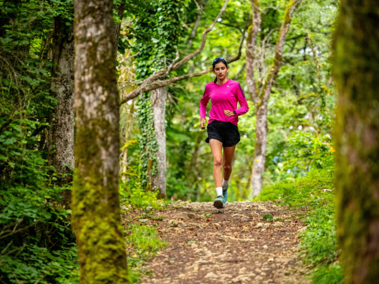 Cómo correr sola con seguridad: consejos clave para runners