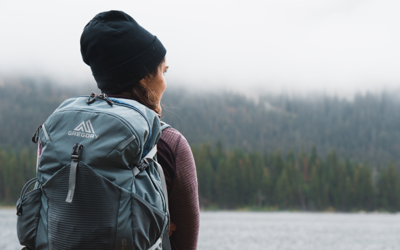 Selección de material para trekking de varios días, preparando la ruta y mejorando el rendimiento.