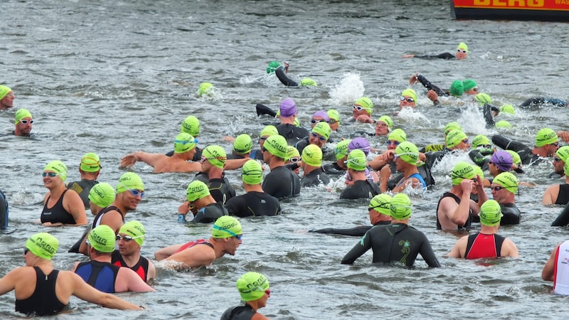 Triatleta planifica su semana de entrenamiento para triatlón, detectando puntos débiles y evitando lesiones.