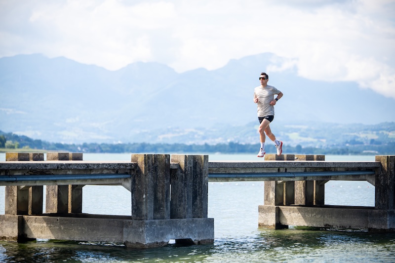 Plan de entrenamiento de 12 semanas para correr 10 km en 35 minutos con umbral y vVO2max.