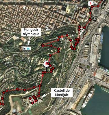 Corredor en ruta running olímpica por Barcelona, pasando la Barceloneta y Montjuïc, junto al parque olímpico.