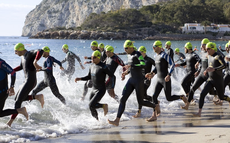 Plan semanal de entrenamiento de triatlón con sesiones de intensidad para mejorar sin lesionarte.