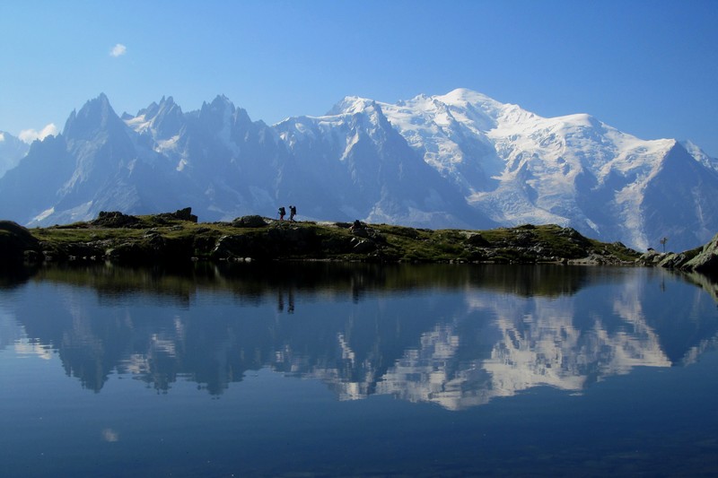 Corredor de trail en el Tour del Mont Blanc, etapa día 4 de 40 km.