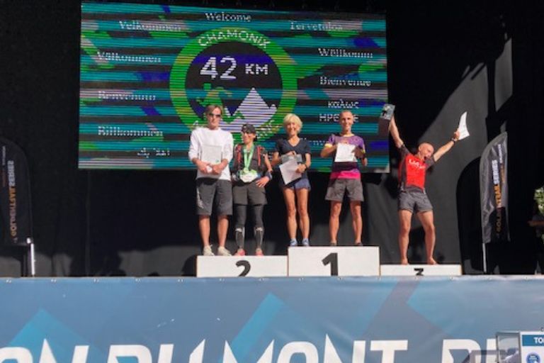 Majida compite con fuerza en el Maratón del Mont-Blanc de trail running entre paisajes alpinos