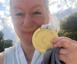 Vanessa corre su primer maratón en París, una inspiradora historia de running y superación personal.