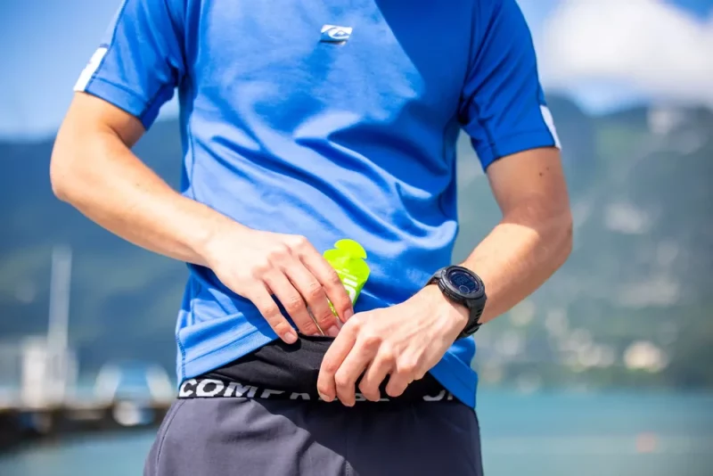 Triatleta planifica qué comer para mejorar el rendimiento en natación, ciclismo y carrera a pie