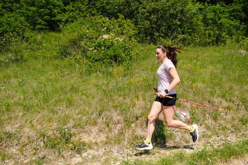 Corredor de trail running sigue un plan de carrera y estrategia para rendir más en montaña.