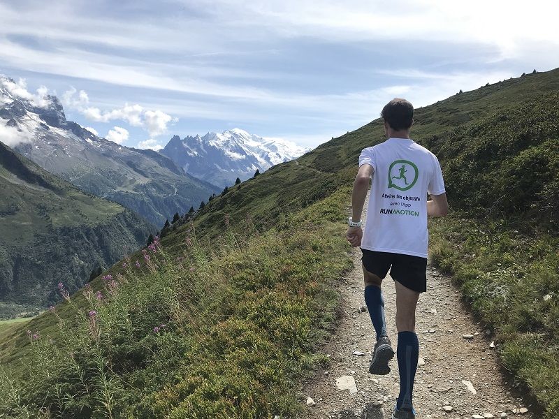 Corredor de trail running prepara el UTMB Mont-Blanc en agosto con entrenamiento controlado