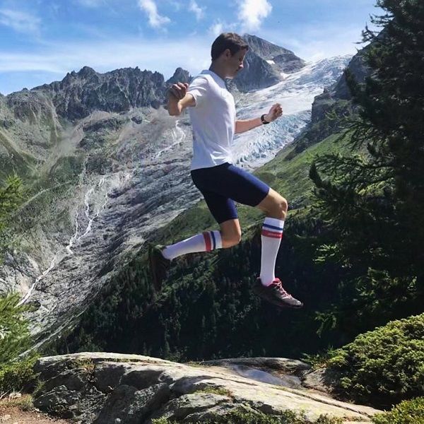 Corredor de trail realiza una sesión de umbral en subida para preparar el UTMB Mont-Blanc.