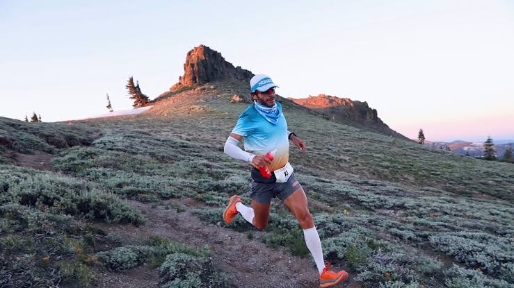 Corredor de ultratrail en Western States 2027 preparándose para clasificar y participar en el sorteo.
